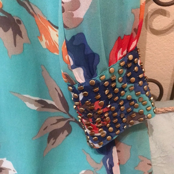 Floral beaded tunic size medium - Picture 2 of 4